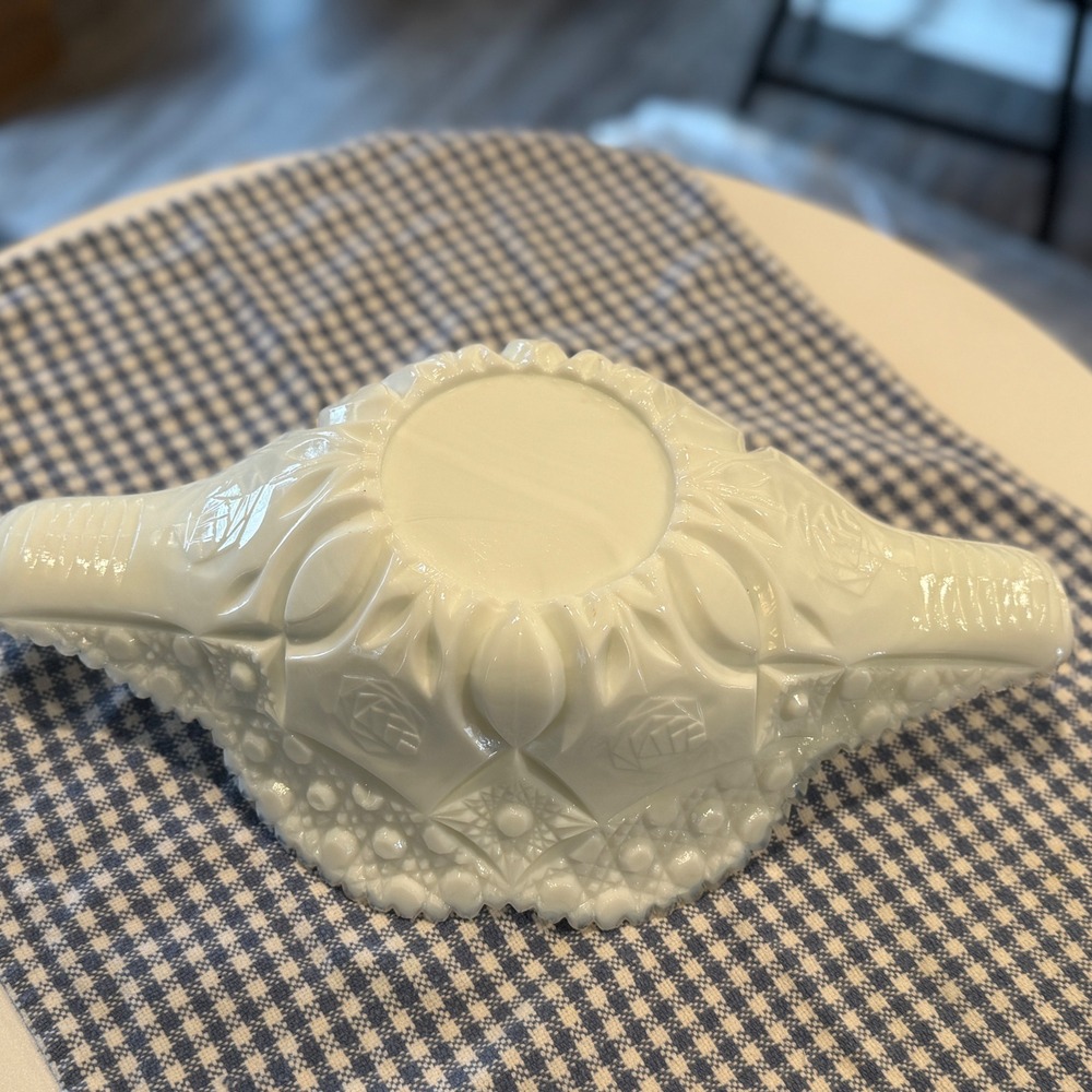 Vintage Westmoreland Milk Glass Hobnail Bowl with Ruffled Edge (Slight damage) - Picture 2 of 10